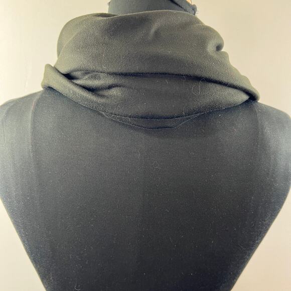 BEYOND YOGA Black Polyester Blend Pocket Infinity Scarf Cozy Stylish Accessory - Picture 4 of 5